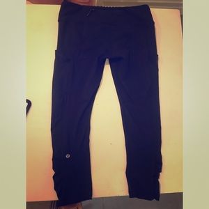 Lululemon crops w/ mesh & pockets! Sz. 10 🧘🏼‍♀️